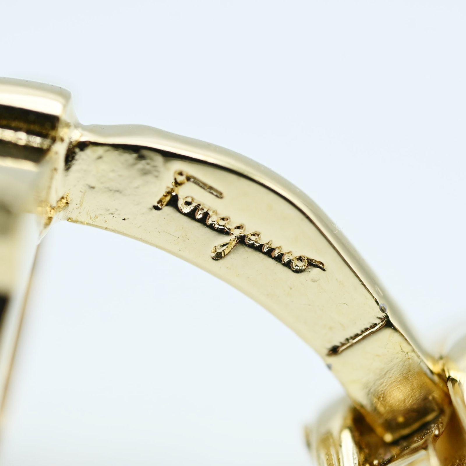 K08 Salvatore Ferragamo サルヴァトーレフェラガモ ガンチーニ