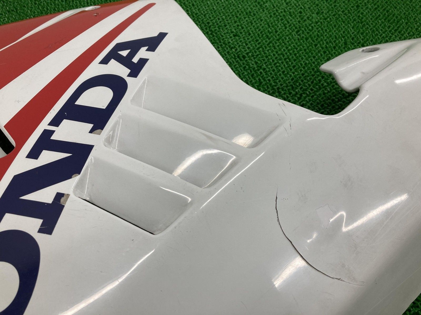 NSR250R サイドカウル 左 赤/白 KV3H ホンダ 純正 バイク 部品 MC21