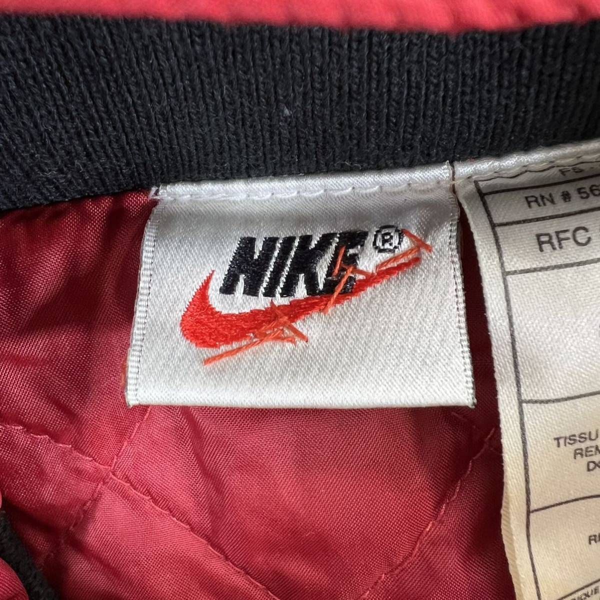 90s ☆ NIKE 中綿 ジャケット パーカー レッド ブラック M ビッグシルエット ストリート スポーツ 古着 人気 ヴィンテージ ナイキ■DE274 90s ☆ NIKE 中綿 ジャケット パーカー レッド ブラック M ビッグ