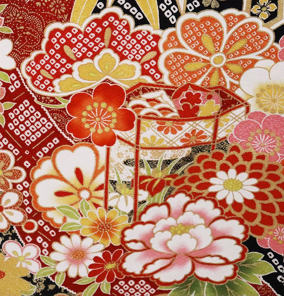 ◆K487◆振り袖　四季花に扇　萩　橘　菊　牡丹　梅　紅梅色　送料無料　匿名配送 UTAHA 詩羽UT-2548 赤白染め分け牡丹に梅柄振袖｜ネットレンタル