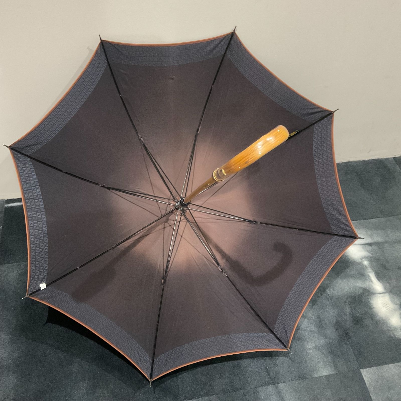 美品】フェンディ 長傘 ズッカ柄 FF イタリア製 雨傘 ブラック