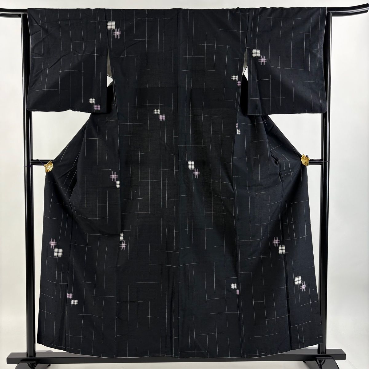 袷 黒地 伊乎乃紬 身幅広め 美品 最終価格 袷 黒地 伊乎乃紬 身幅広め 美品 最終価格