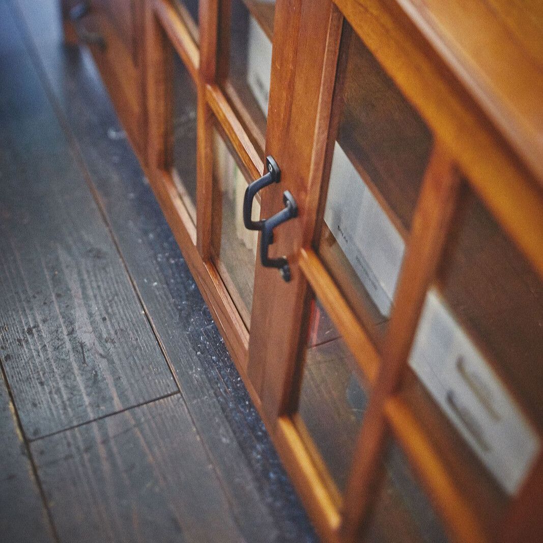 ＆ キャビネット