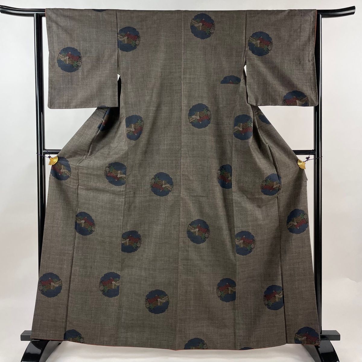 紬 身丈155cm 裄丈62.5cm S 袷 井桁絣 燕 紺色 正絹 優品 【中古】（紬  