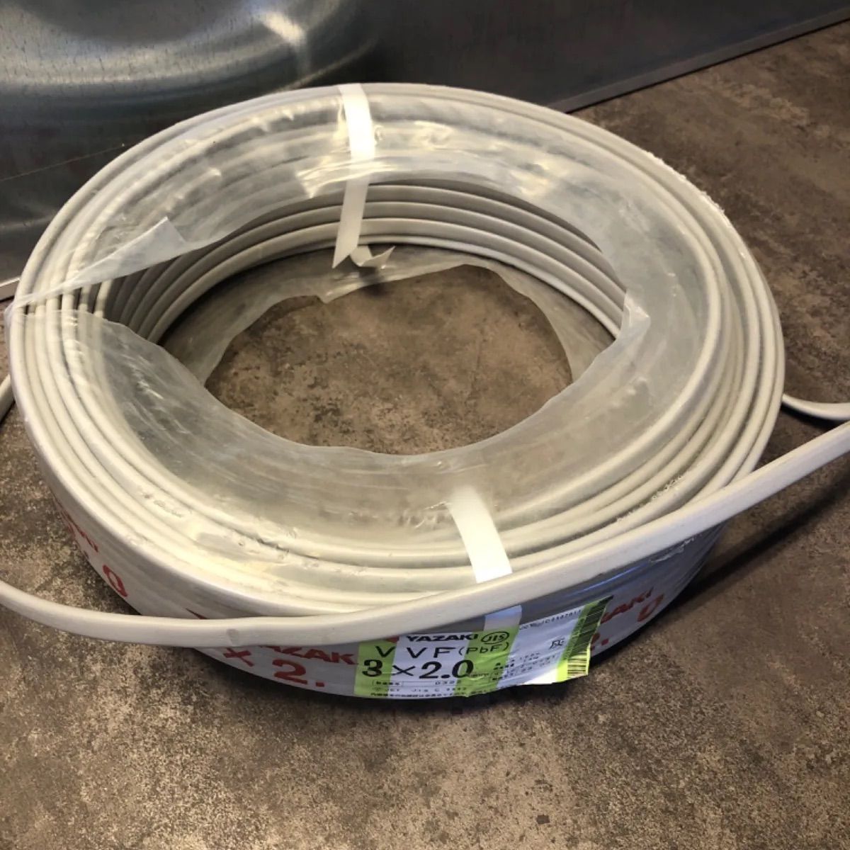 《X02381》訳アリ品！！矢崎 VVF(PbF) 3*2.0mm 100m 黒白赤　電線 資材建築 改装工事