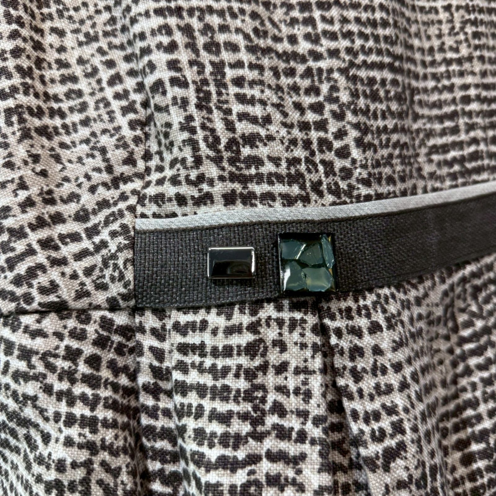 美品 MaxMara ノースリーブワンピース ビジュープリーツ S 黒 ブラック 美品 MaxMara ノースリーブワンピース ビジュープリーツ S 黒