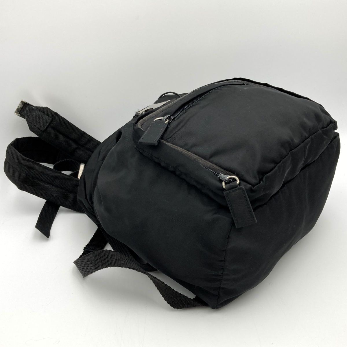 【PRADA】 プラダ リュック デイパック バッグ トライアングルロゴ ブラック 黒 ナイロン レディース メンズ ファッション USED