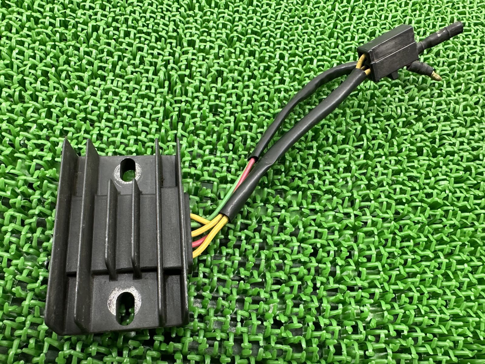 FTR223 レギュレター ホンダ 純正 バイク 部品 MC34 レギュレーター レクチファイヤー 機能的問題なし 安心のノーマル 車検 Genuine