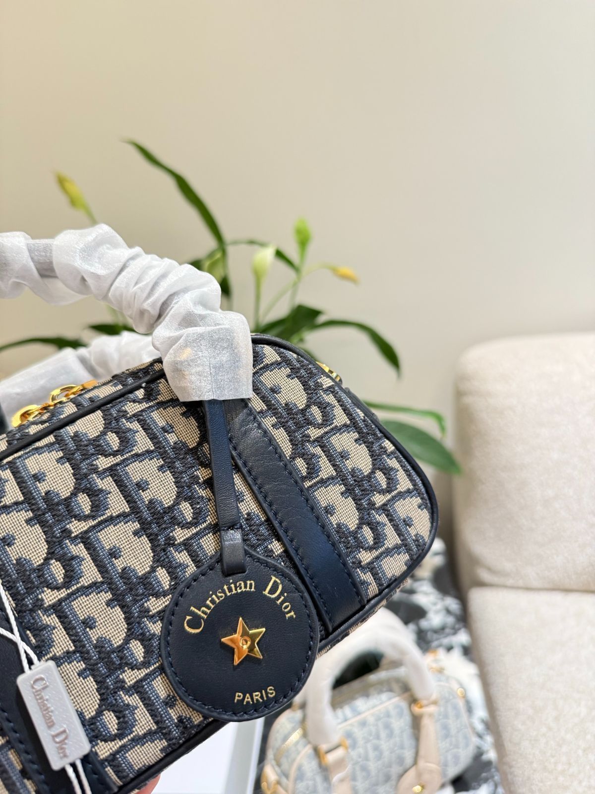 今日特価】DIOR D-Vibe East-West ミニバッグ 2025SS - メルカリ
