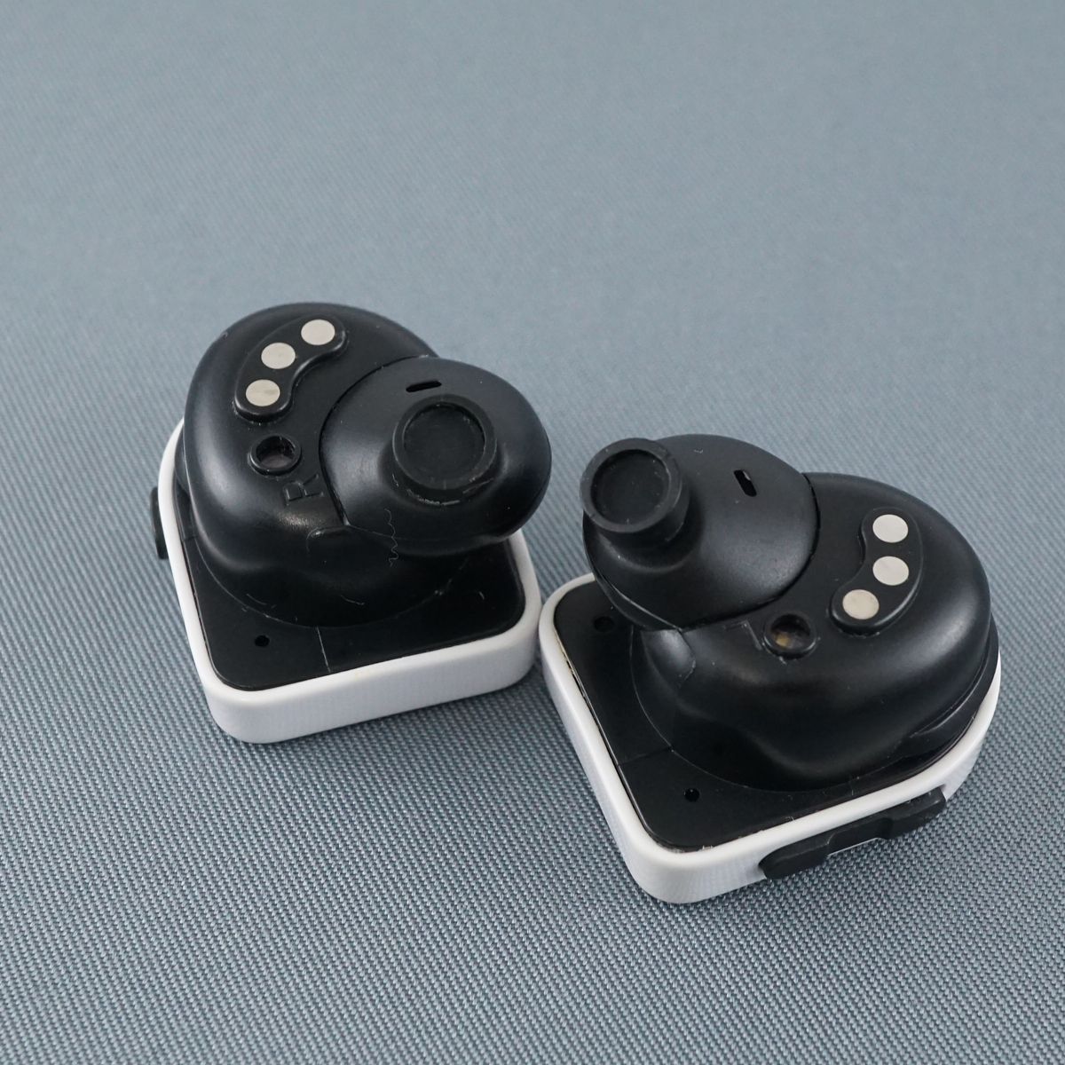 LOUISVUITTONルイヴィトン　ワイヤレスイヤホン　Bluetooth ルイ・ヴィトン ホライゾン イヤホン」新色、メタリック