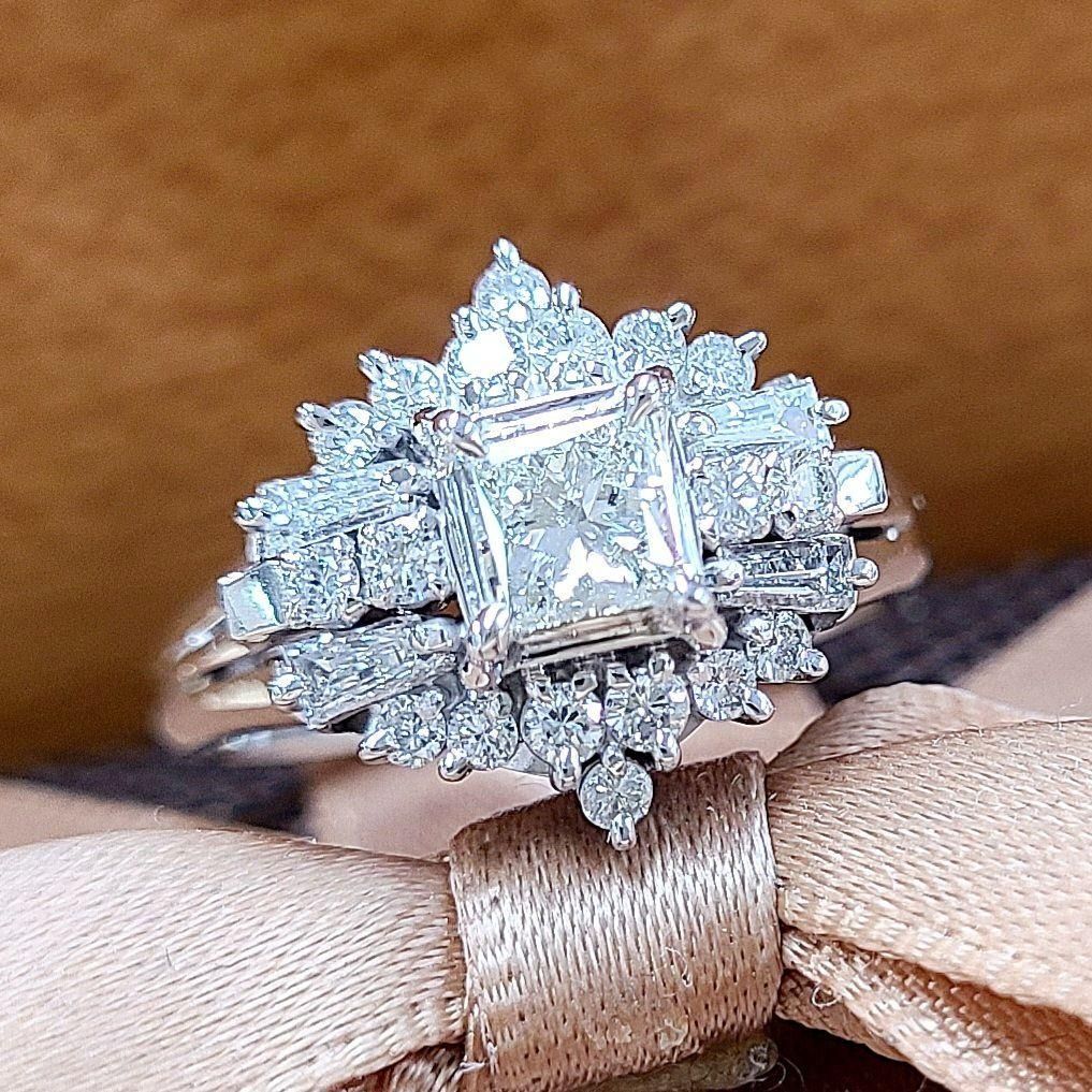 王冠のよう！ プリンセスカット Hカラー VS1 ダイヤモンド プラチナ リング 王冠のよう！ プリンセスカット Hカラー VS1 ダイヤモンド プラチナ