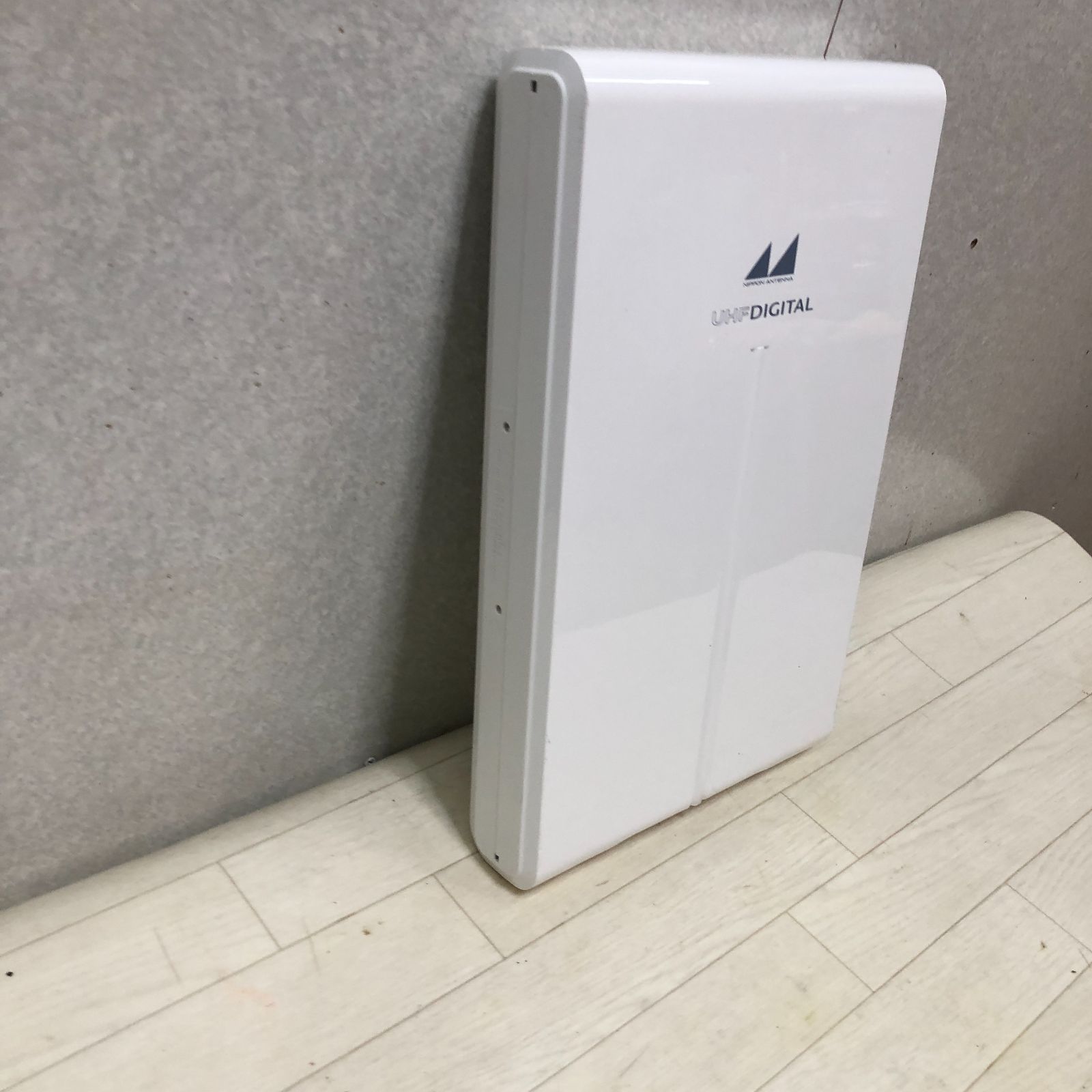 送料無料 美品日本アンテナ 地デジアンテナ 室内 / 屋外用 薄型UHF