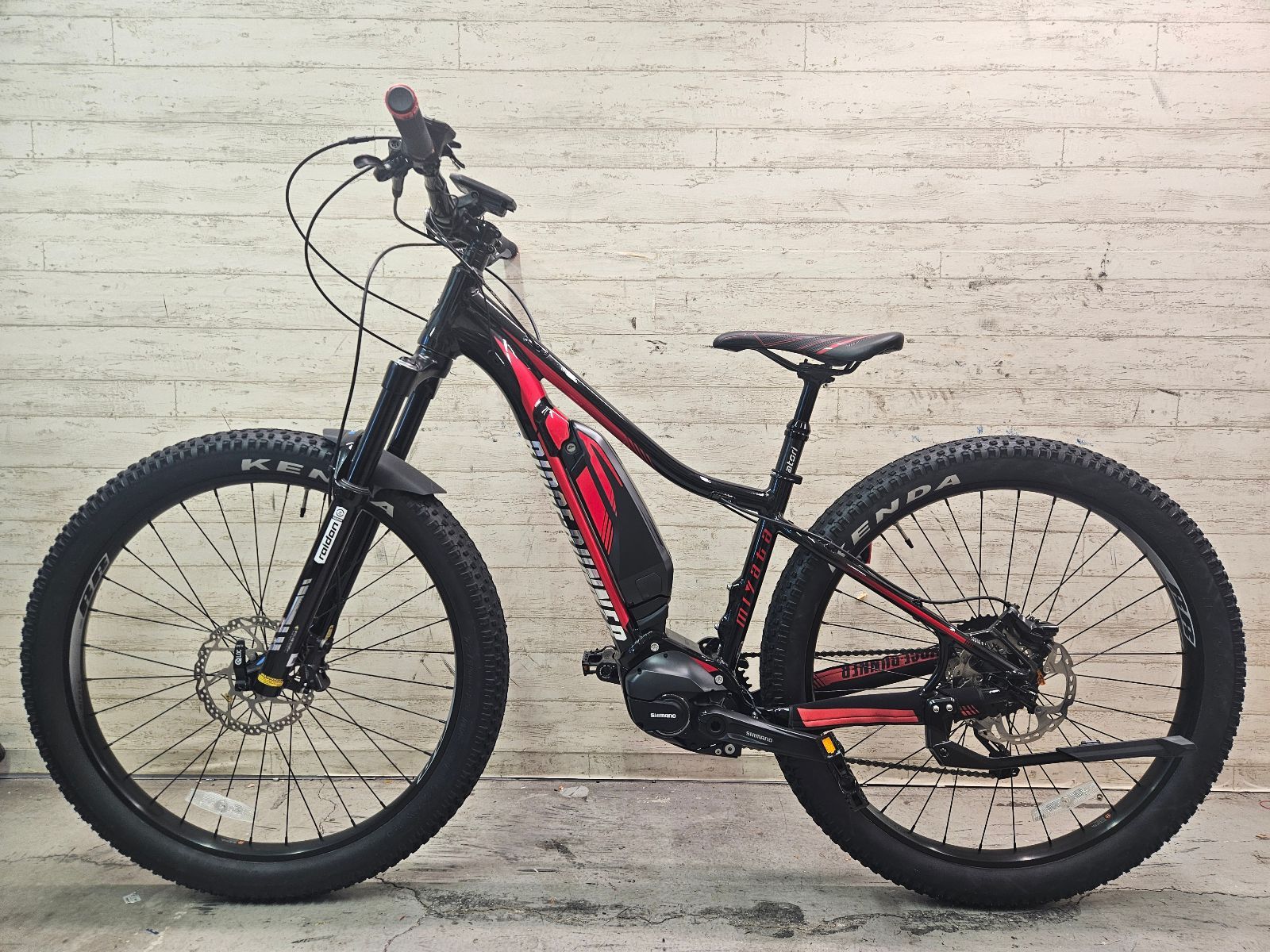 □ 【 大阪引取り限定 】 極上品!! MIYATA RIDGE RUNNER 2019