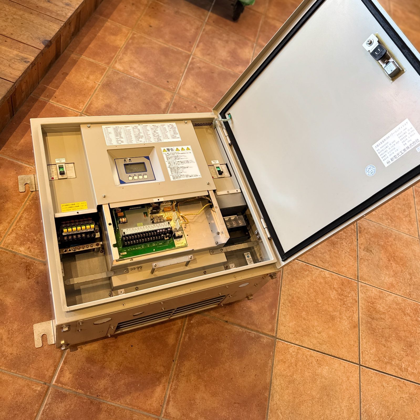 パワーコンディショナ　新電元工業　太陽光発電用　PVS010T200-PF PVS-Cシリーズ | 太陽光発電用パワーコンディショナ | 新電元工業