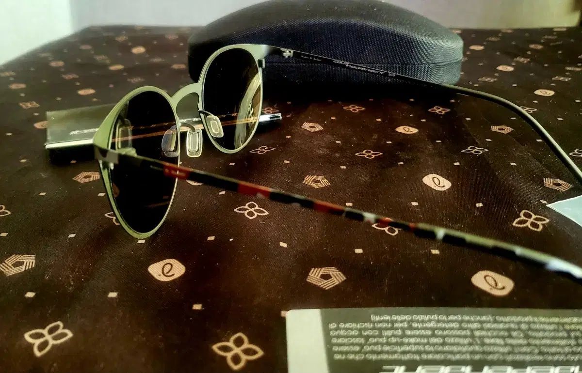品 INDEPENDENT