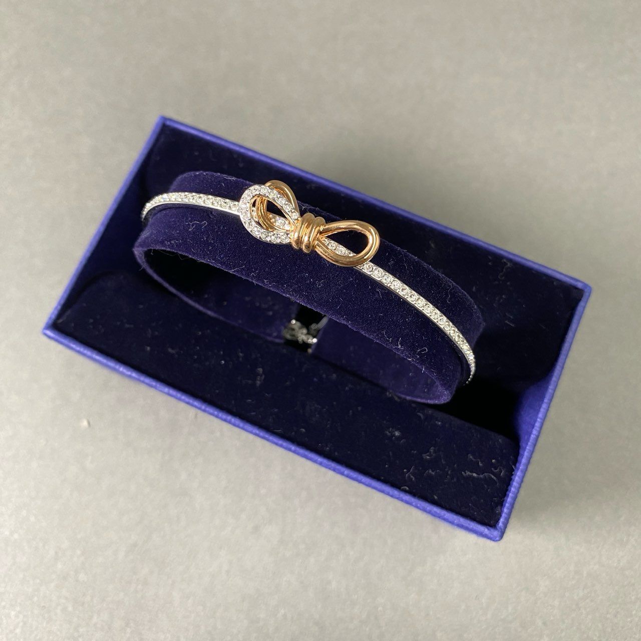 スワロフスキー Lifelong Bow クリスタル バングル