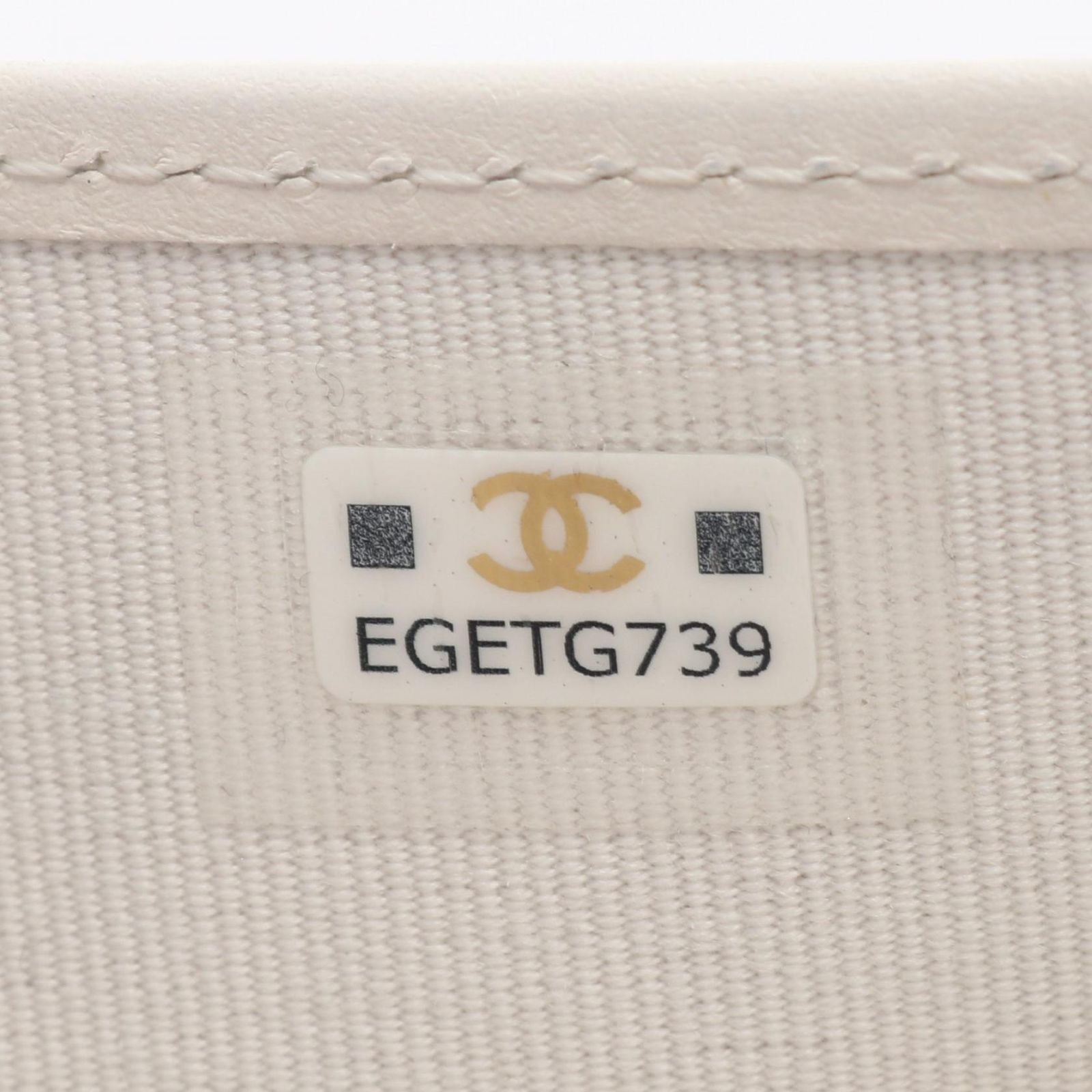 正規品　シャネル CHANEL 二つ折り財布　ホワイト　白　レザー CHANEL 新作 未使用品 シャネル ミニ ウォレット キャビアスキン