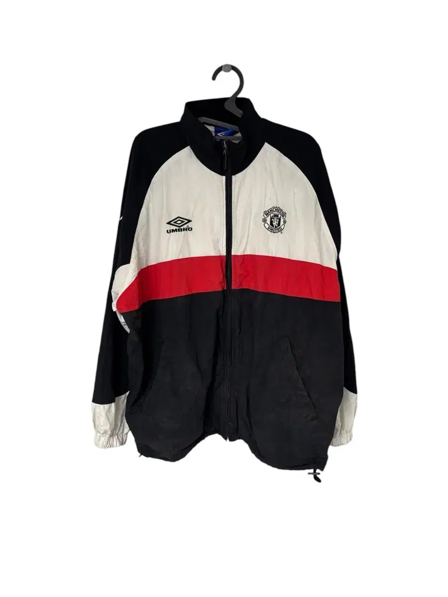 マンチェスターユナイテッド アンブロ ナイロンジャケット ウィンド