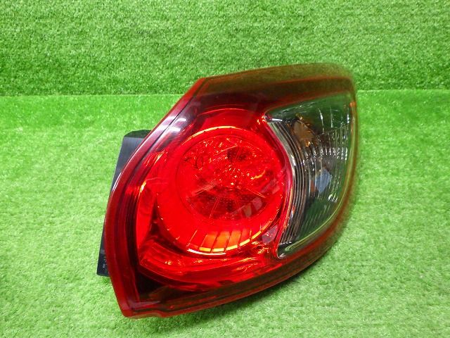 マツダ　KE　KE2FW　CX-5　前期　右テールレンズ　W0429　241107035