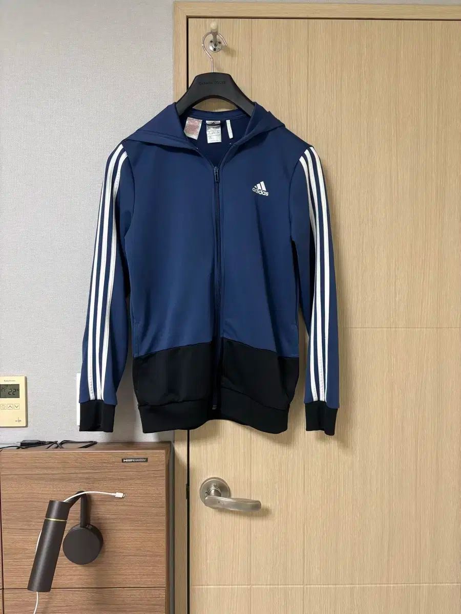 アディダス ジャージ トラック ジャケット 女性 キッズ メンズ すべて