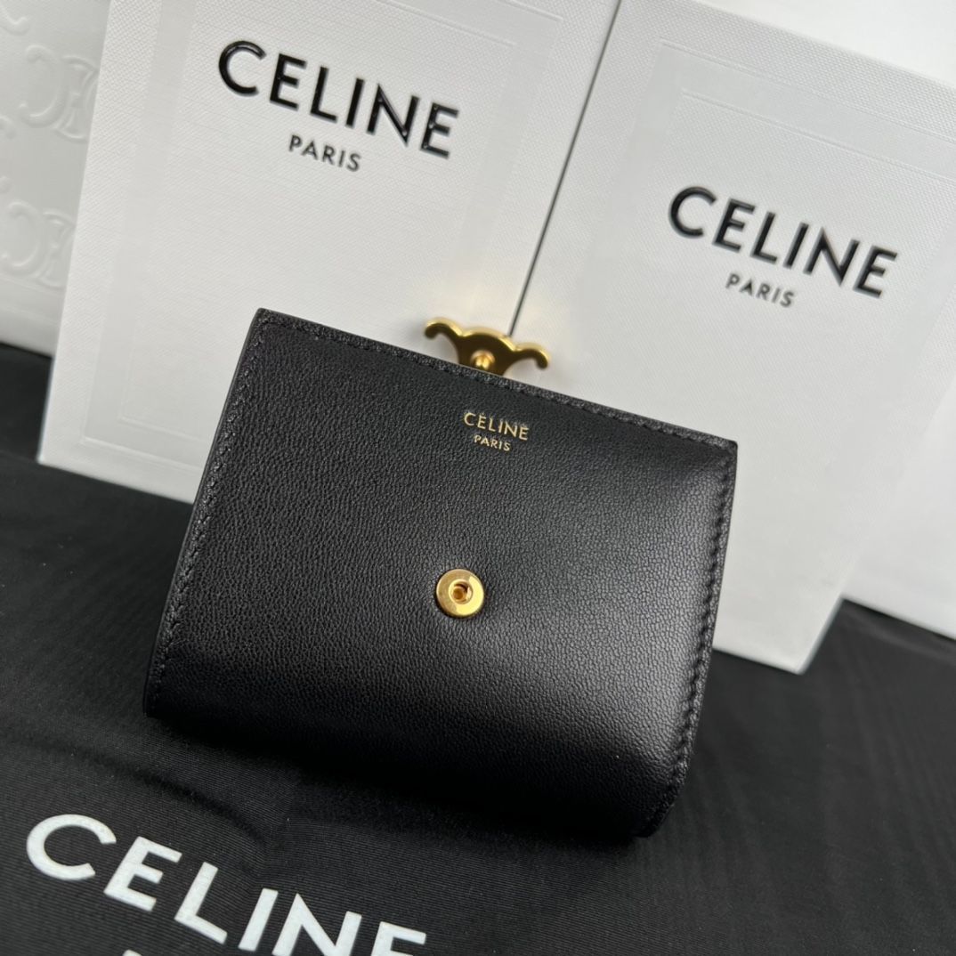 【CELINE】★送料・関税込★Triomphe コンパクト財布 CELINE(セリーヌ) スモールウォレット トリオンフ コンパクト