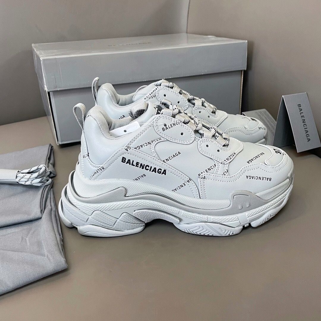 男女兼着 BALENCIAGA バレンシアガ Triple S スニーカー