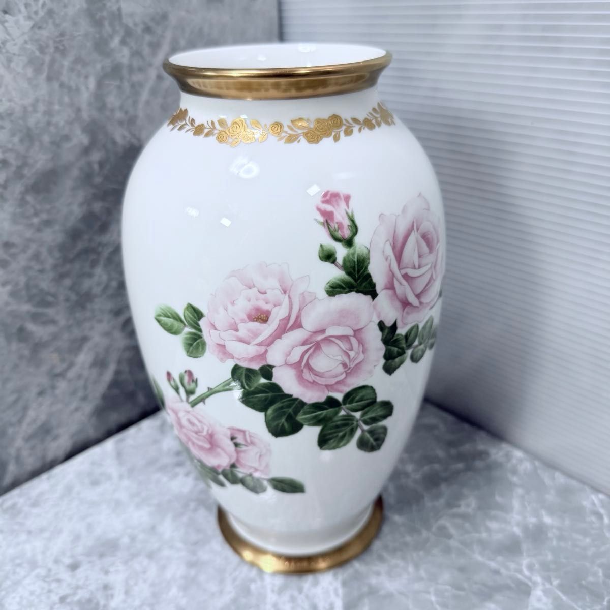 残り１点のみ NARUMI Hall of Fame Roses ナルミ ホールオブフェイムローズ 花瓶 花器 薔薇 花柄 金彩 陶器 USTAUSTRALIA_COM_AU