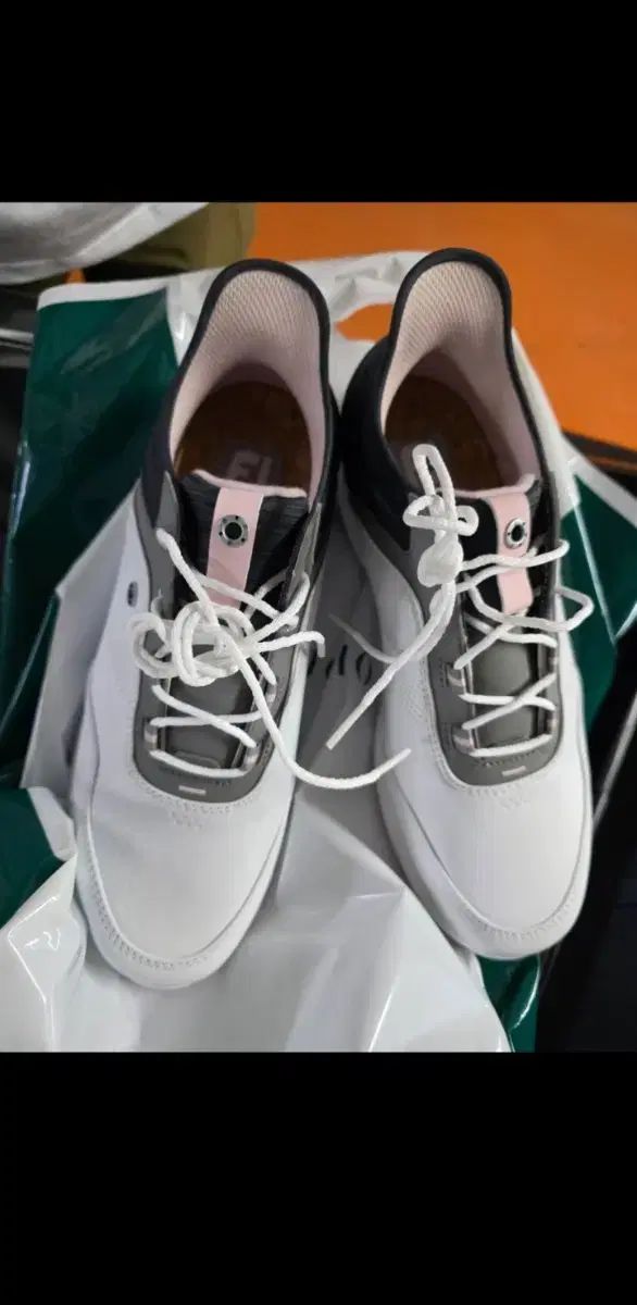 ゴルフシューズ