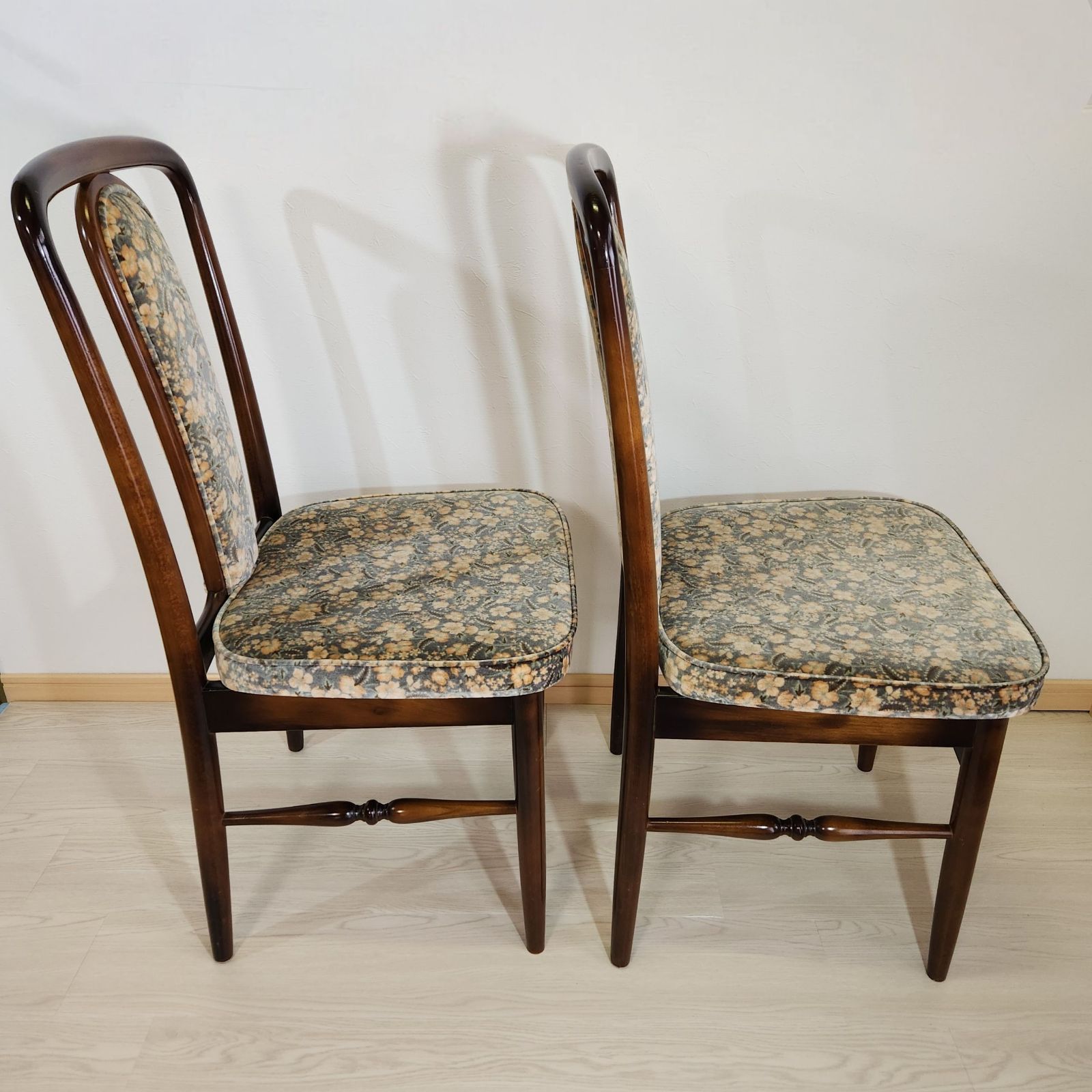 オールドカリモク コロニアル ② 花柄 アームチェア ダイニングチェア 椅子 karimoku ダイニングチェア オールド カリモク コロニアル 花柄 ベロア