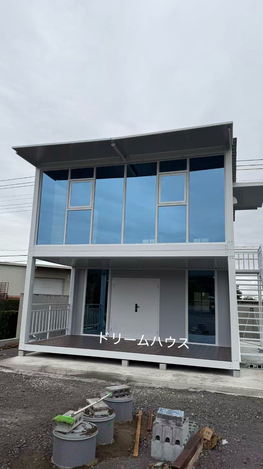 千葉県実績 3✖️6✖️2.8m5連結勾配屋根 階段二階建てプレハブ事務所 