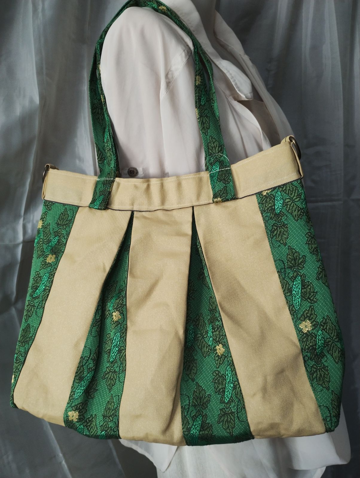 新年セールゴーヤー柄のグラニーヘリバック　中サイズ