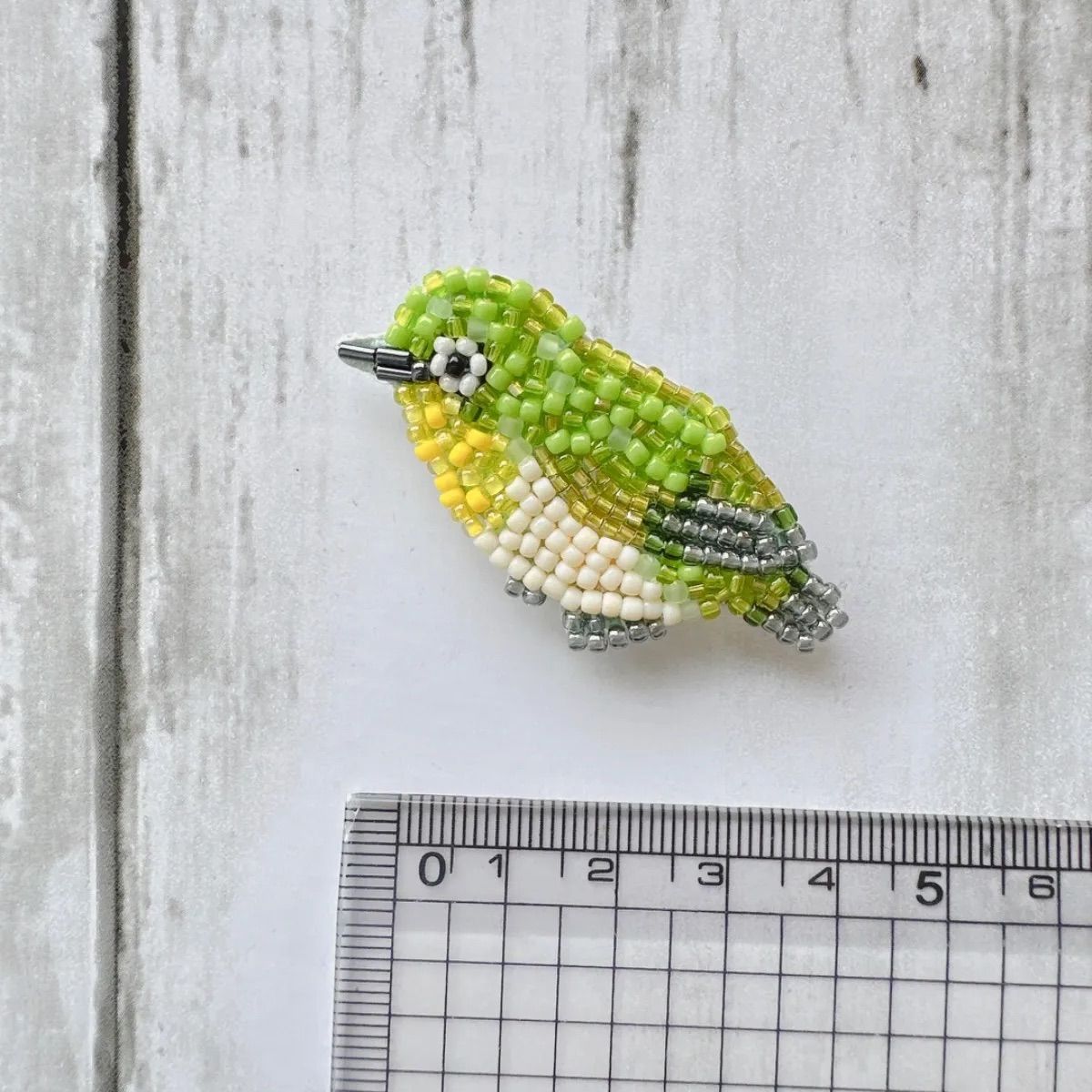 2023人気新作 鳥 刺繍ブローチ（しだれ梅とメジロ） - chouja.fishing