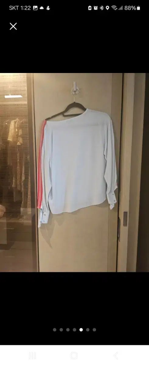 ブラウスです