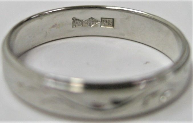Pt900 プラチナ 平打 波柄 マリッジ リング 結婚指輪 サイズ #13