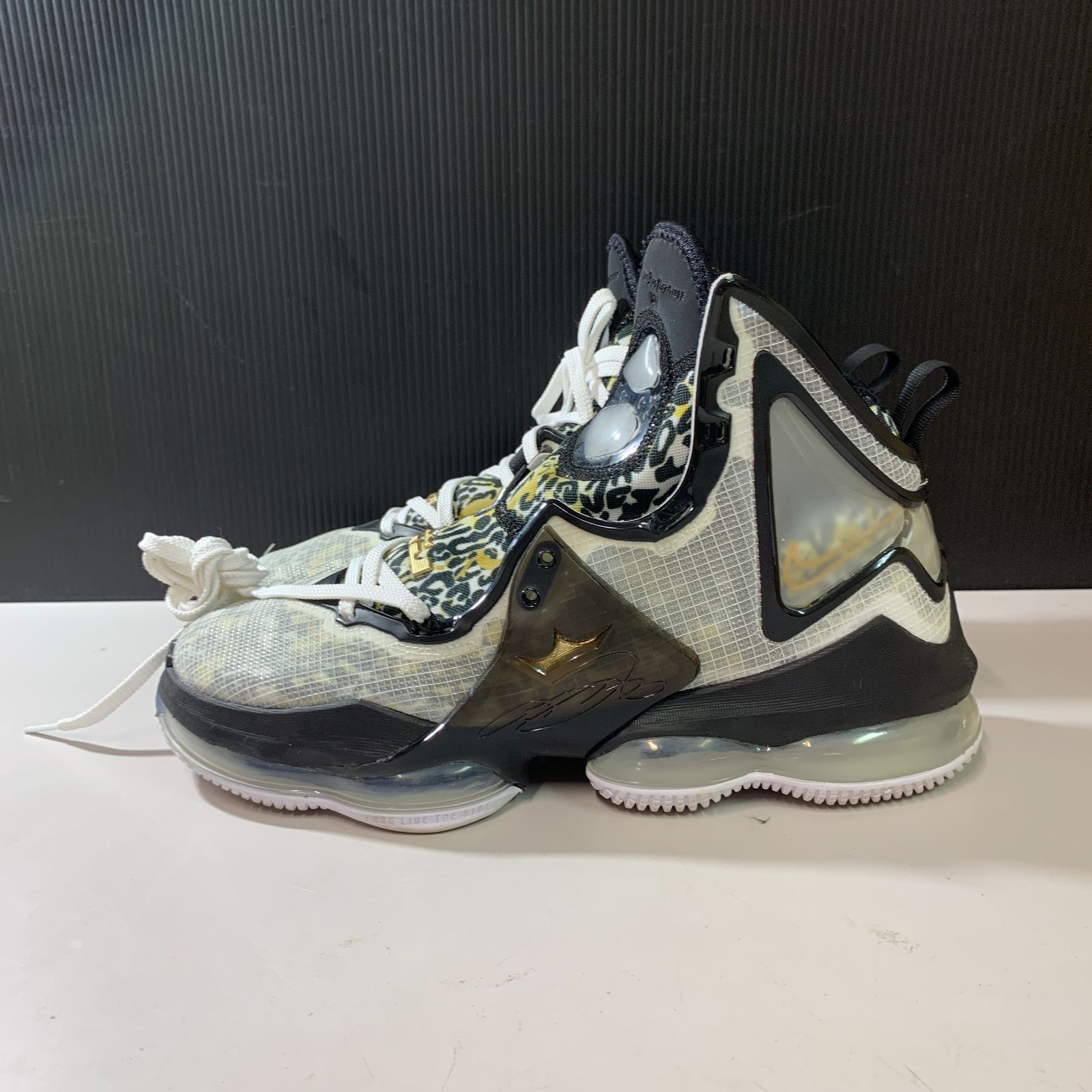 むつ80-092601】Nike Lebron 19 White/Black/Metalic Gold CZ0203-100 