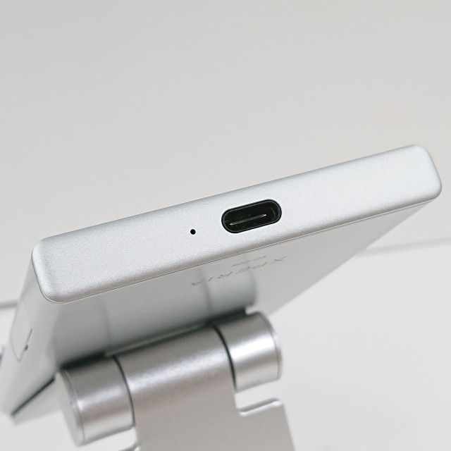 Xperia XZ1 Compact SO-02K ドコモ ホワイトシルバー 送料無料