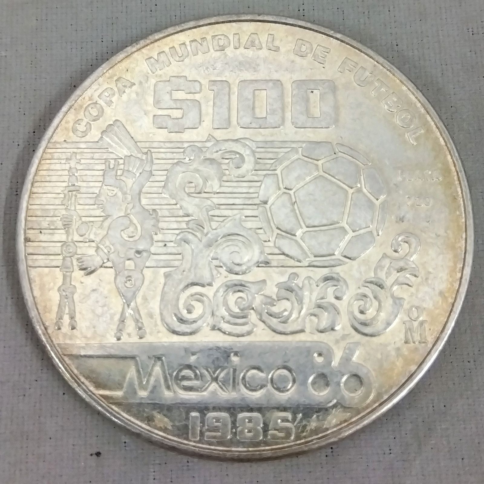 メキシコ ワールドカップ 100ペソ銀貨 1985年 記念コイン - メルカリ