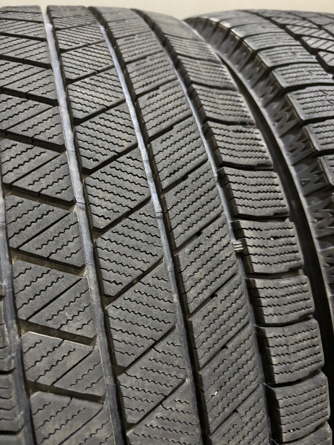 205|60R16 BRIDGESTONE|VRX3
