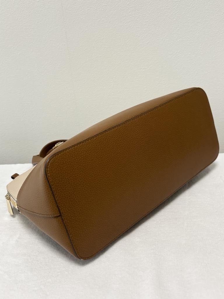 FURLA フルラ　バッグ　美品  ALEX DOME アレックス ドーム フルラ バッグ FURLA 1018082 BVF0 O60 ALEX DOME アレックス