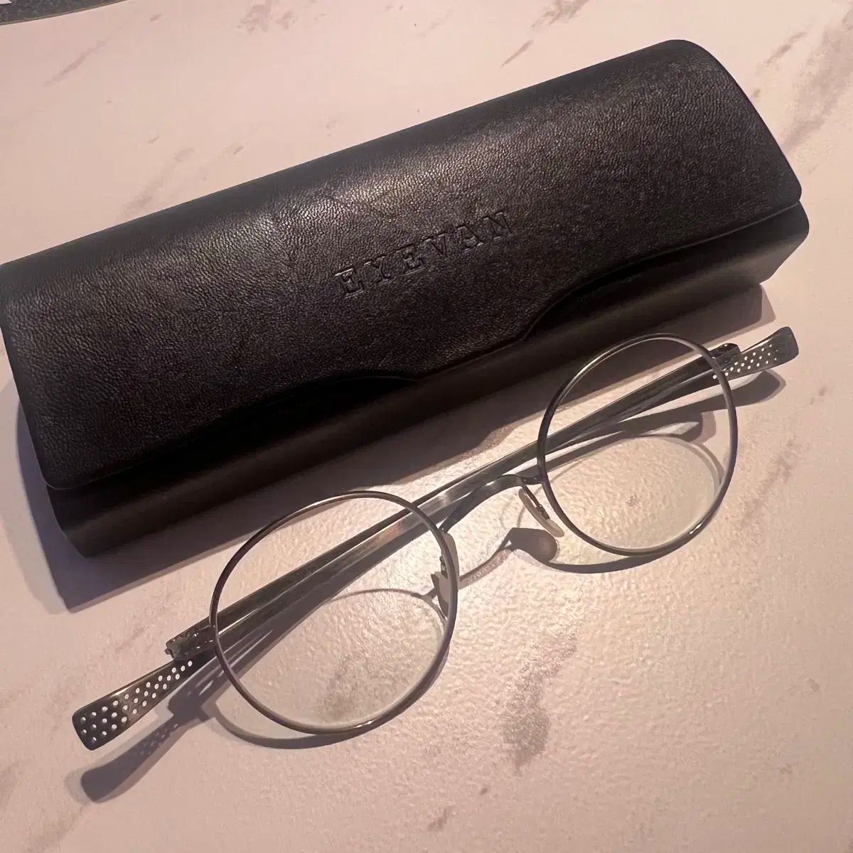 ジュン 級アイ半ベロアTATAチタン ONE眼鏡