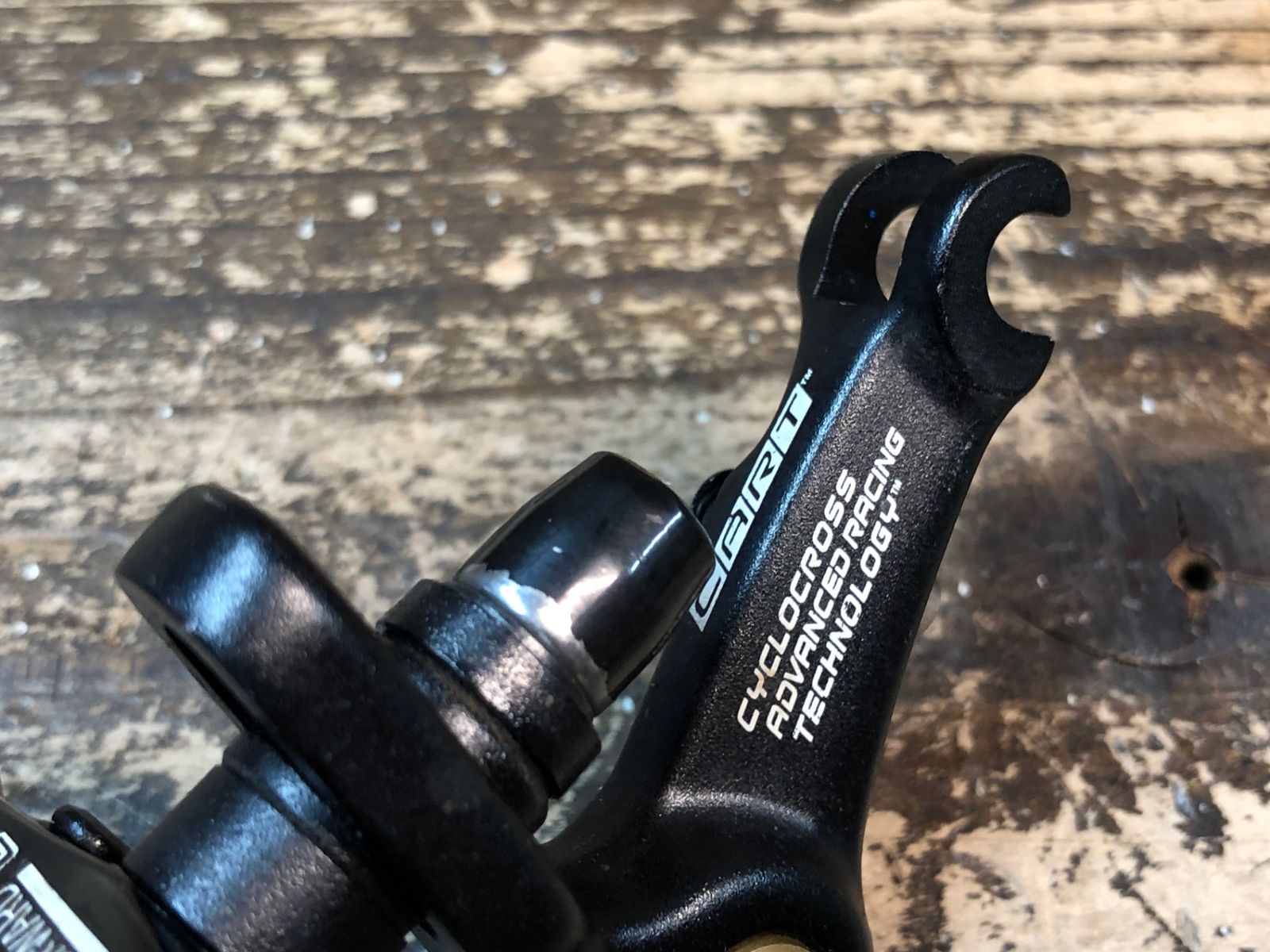 送料無料。 IP869 カンパニョーロ CAMPAGNOLO BR12-CABLR カンチブレーキ 前後セット 黒