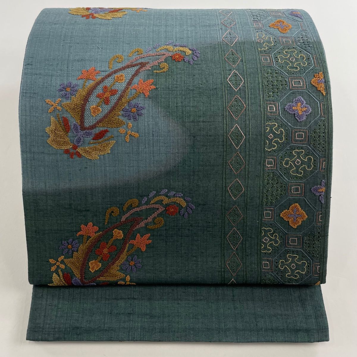 袋帯 名品 草花 相良刺繍 汕頭刺繍 灰緑 お太鼓柄 正絹 【中古