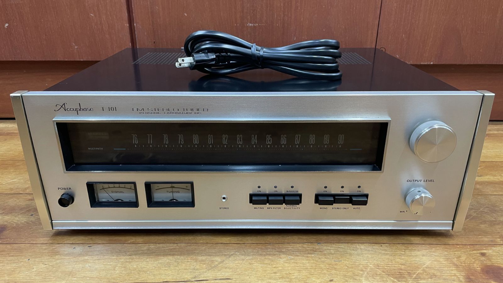 T Accuphase アキュフェーズ FMステレオチューナー T-101 ジャンク