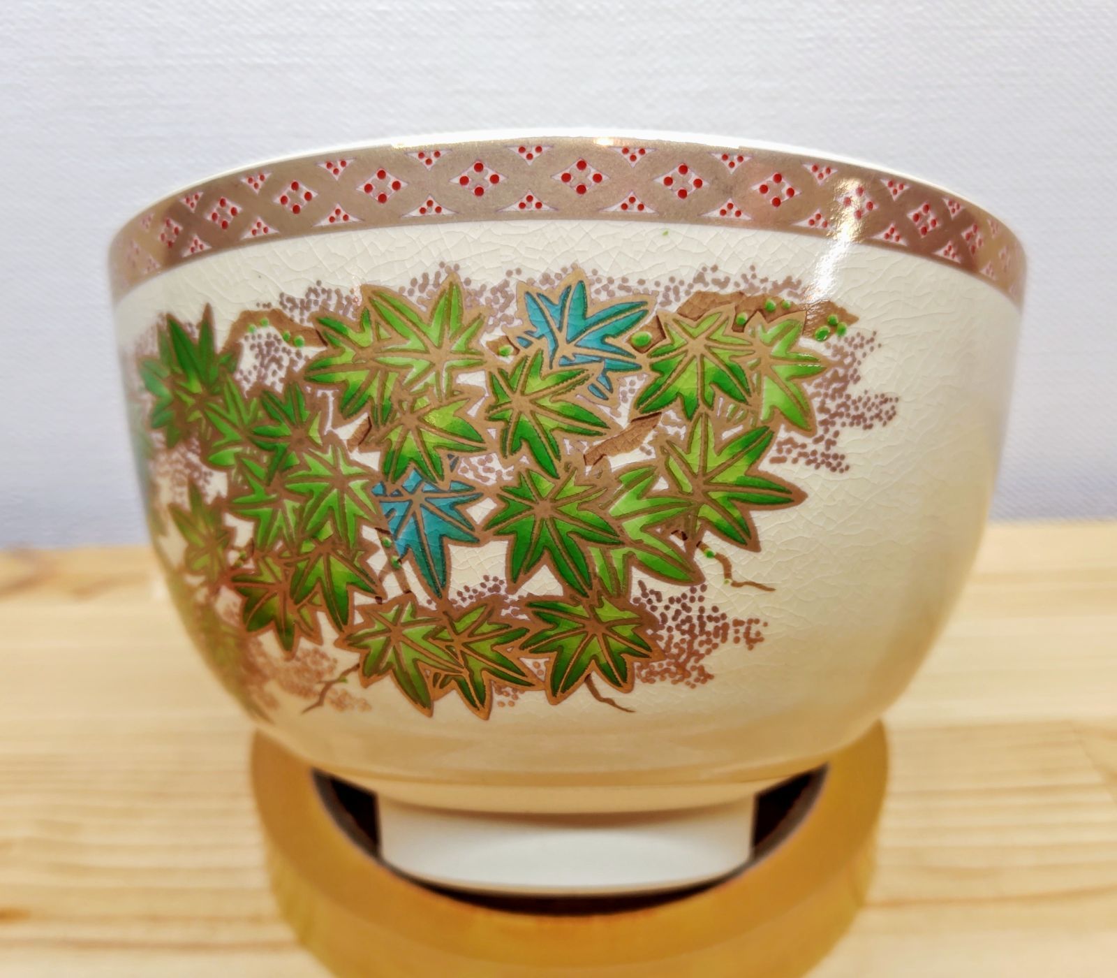 送料込【逢絢亭・新品】茶道具 茶碗 美濃焼 薩摩写 青楓の図 宮地英香 紙箱入り 逢絢亭・新品】茶道具 茶碗 美濃焼 薩摩写 青楓の図 宮地英香