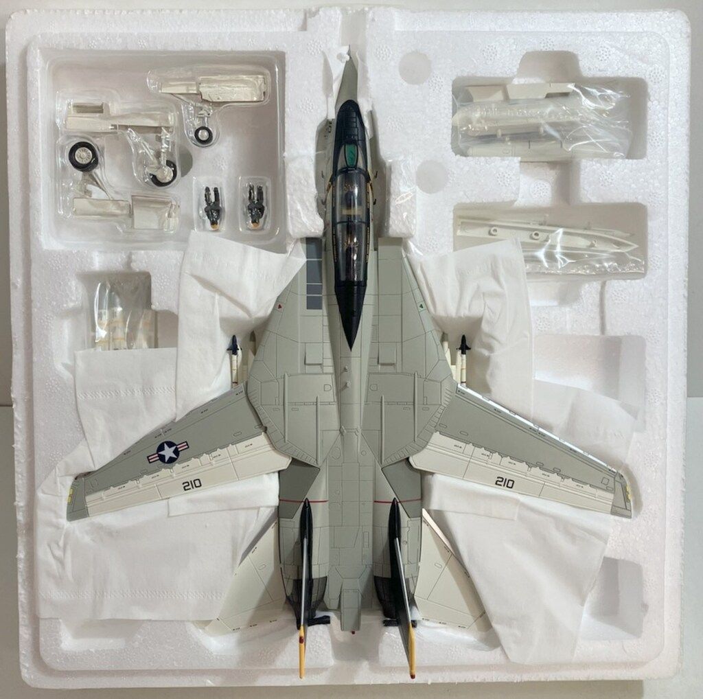 HOBBY MASTER 1/72 F-14A トムキャット `アメリカ海軍 第84戦闘飛行隊