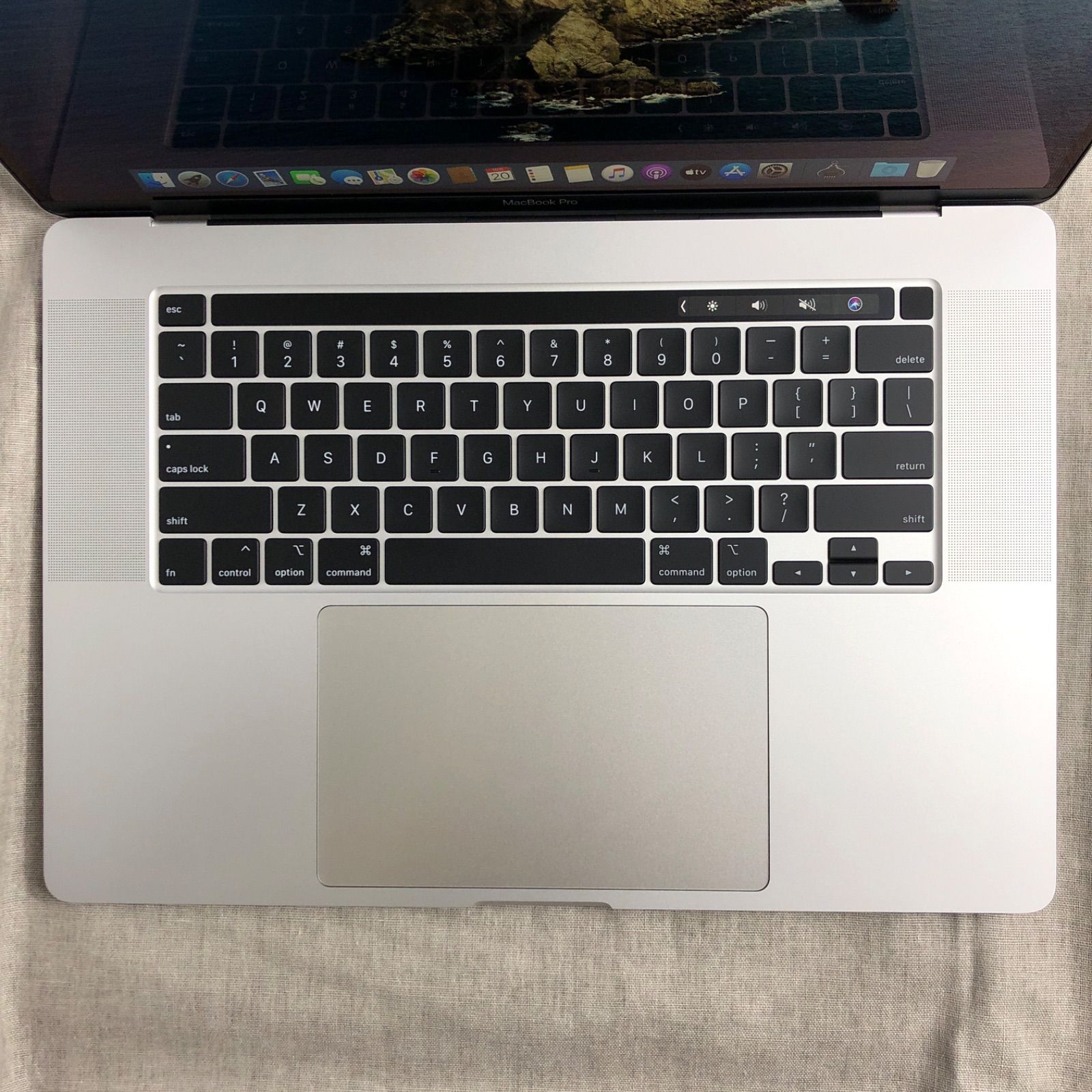 ☆美品☆【外箱・充電器付】Apple MacBook Pro (16インチ, 2019