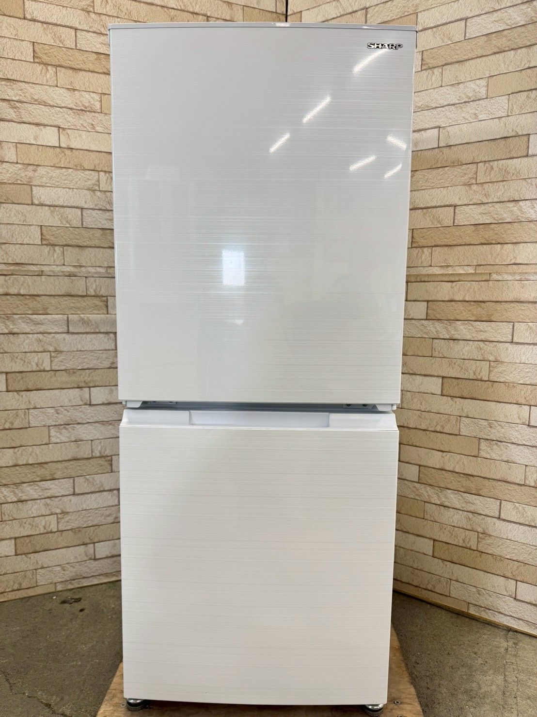 大阪送料無料★3か月保障付き★冷蔵庫★2021年★SJ-D15G-W★R-64 美品】大阪送料無料☆3か月保障付き☆冷蔵庫☆シャープ☆2ドア☆2021年