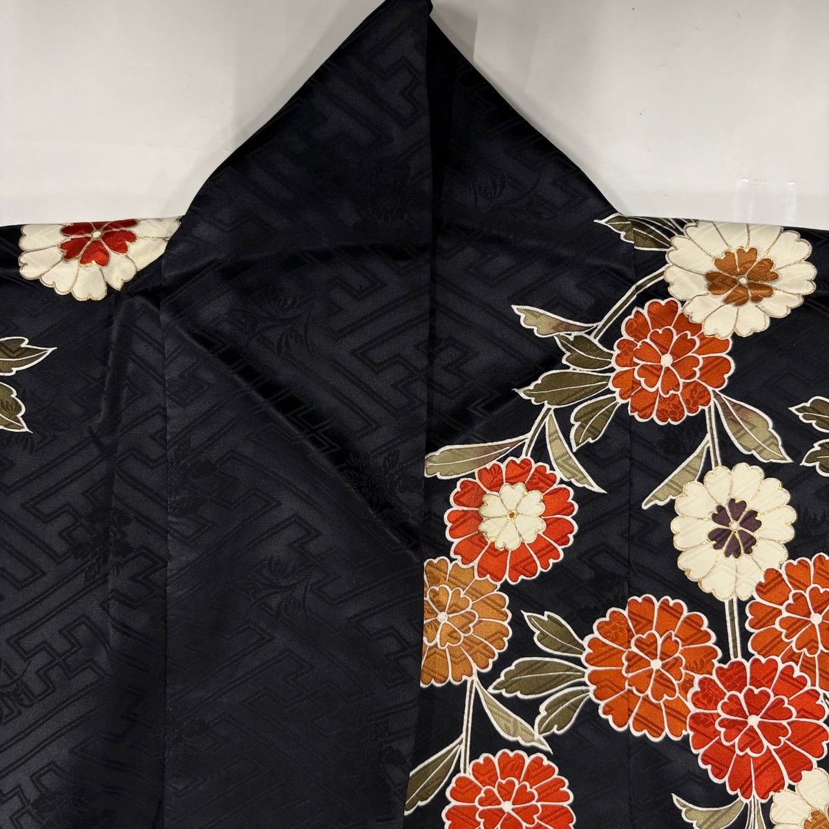 振袖 身丈169.5cm 裄丈69.5cm L 袷 御所車 草花 金糸 金彩 黒 正絹  