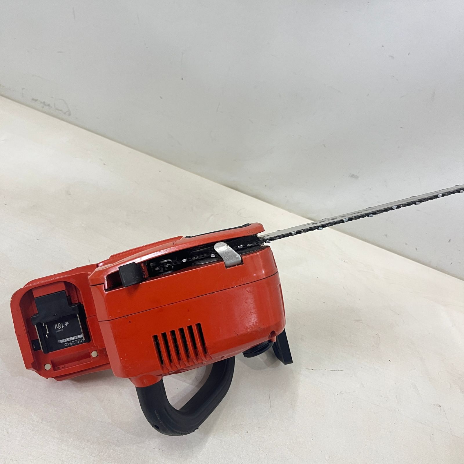 マキタ makita 250mm 充電式チェンソー 18V MUC254D 純正バッテリ付き 