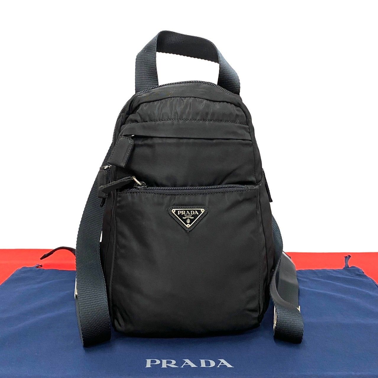 【極美品】プラダ☆三角ロゴ　ナイロン　リュック　人気　ブラック　希少　状態良好品 PRADA 極 美品 プラダ 三角ロゴ モチーフ シルバー金具 ナイロン